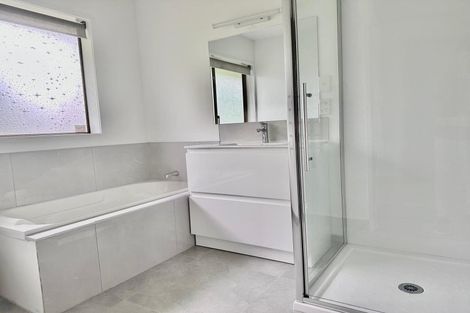 Photo of property in 38 Highland Park Drive, Highland Park, Auckland, 2010