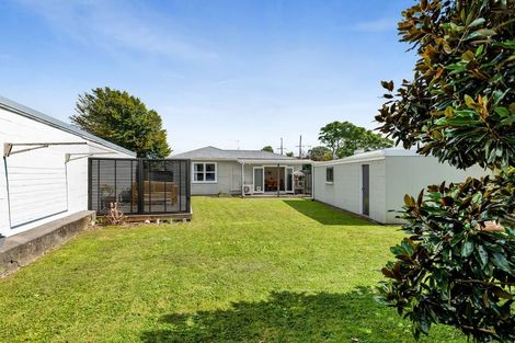 Photo of property in 9 Manu Crescent, Upper Vogeltown, New Plymouth, 4310
