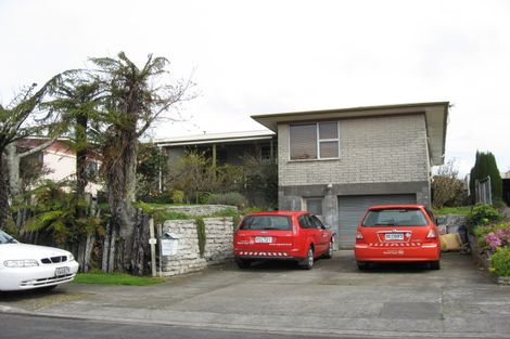 Photo of property in 13 Kauri Street, Inglewood, 4330