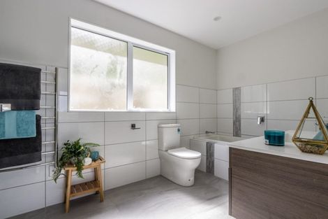 Photo of property in 103 Kakariki Grove, Waikanae, 5036