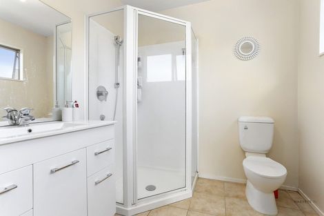 Photo of property in 14 Berkshire Terrace, Massey, Auckland, 0614