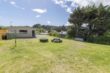 Photo of property in 28 Dewe Terrace, Foxton Beach, Foxton, 4815