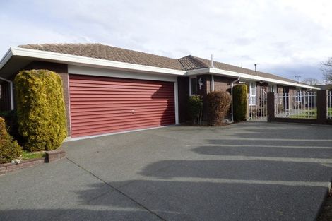 Photo of property in 16 Cricklewood Place, Avonhead, Christchurch, 8042
