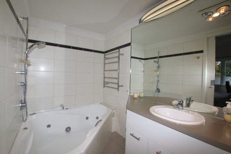 Photo of property in 110 Aberdeen Road, Campbells Bay, Auckland, 0620