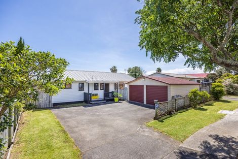 Photo of property in 32 Wai Iti Place, Clendon Park, Auckland, 2103