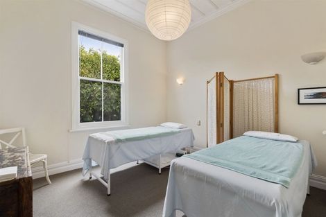 Photo of property in 235 Onewa Road, Birkenhead, Auckland, 0626