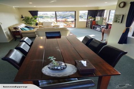 Photo of property in 16 Mackwell Road, Fairview Heights, Auckland, 0632