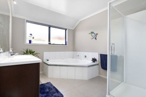 Photo of property in 1 Holly Place, Rototuna North, Hamilton, 3210