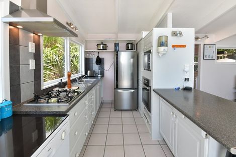 Photo of property in 21 Elliston Crescent, Stanmore Bay, Whangaparaoa, 0932