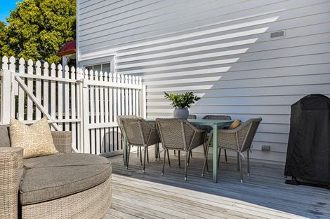 Photo of property in 4/14-26 Beach Road, Northcote Point, Auckland, 0627