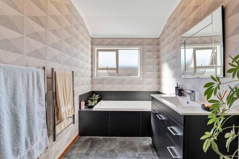 Photo of property in 238 Huatoki Street, Upper Vogeltown, New Plymouth, 4310