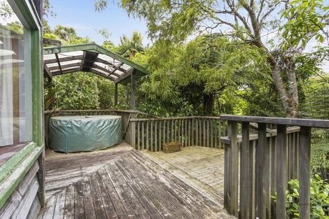 Photo of property in 25 Turanga Road, Henderson Valley, Auckland, 0612