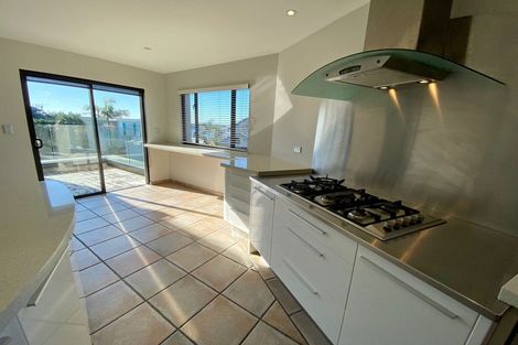 Photo of property in 49a Renoir Street, West Harbour, Auckland, 0618