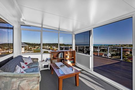Photo of property in 17 Mount View Place, Spotswood, New Plymouth, 4310