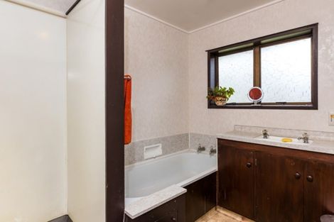 Photo of property in 2/7 Kathleen Place, Rainbow Point, Taupo, 3330