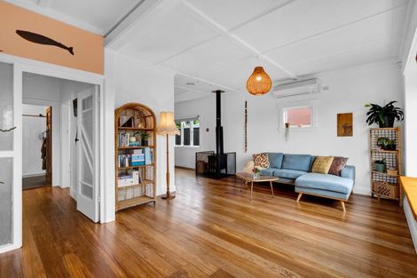 Photo of property in 21 Gaine Street, New Plymouth, 4310