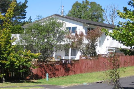 Photo of property in 2 Kirkdale Place, Northcross, Auckland, 0632