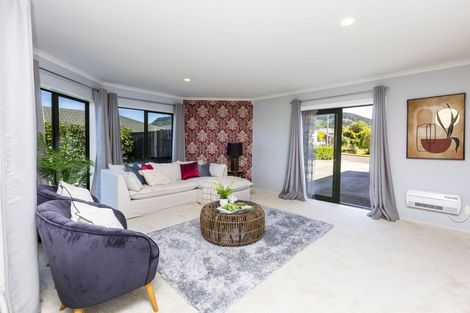 Photo of property in 12 Percy Kinsman Crescent, Riverstone Terraces, Upper Hutt, 5018