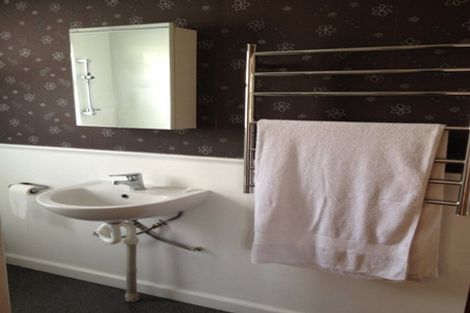 Photo of property in 16 Freyberg Street, Roslyn, Palmerston North, 4414