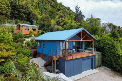 Photo of property in 72 Beach Road, Collingwood, 7073