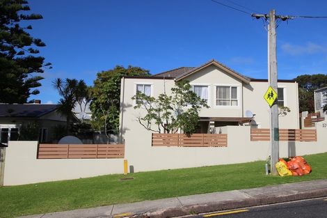 Photo of property in 2/57 Gladstone Road, Northcote, Auckland, 0627