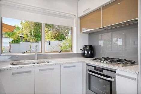 Photo of property in 52 Chelsea View Drive, Chatswood, Auckland, 0626