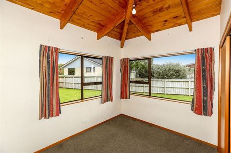 Photo of property in 6 Highlands Place, Highlands Park, New Plymouth, 4312