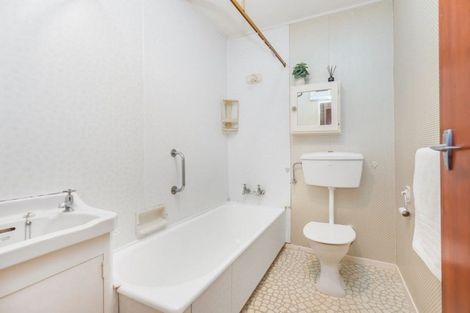 Photo of property in 10/171 Queens Drive, Lyall Bay, Wellington, 6022