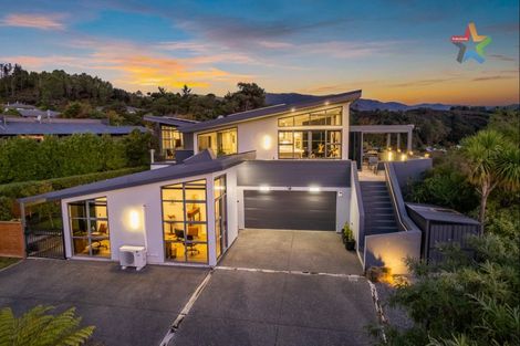 Photo of property in 22 Mount Marua Drive, Timberlea, Upper Hutt, 5018