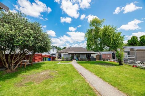 Photo of property in 39 Kingdale Road, Henderson, Auckland, 0610