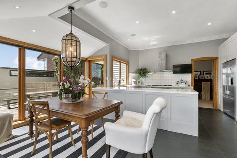 Photo of property in 8 Robieson Lane, Roseneath, Wellington, 6011