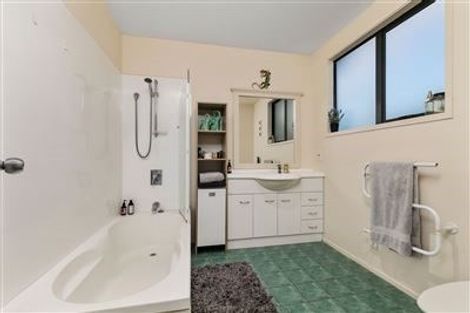 Photo of property in 28/11 The Avenue, Albany, Auckland, 0632