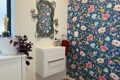 Photo of property in 2 Nga Tutu Place, Belmont, Auckland, 0622