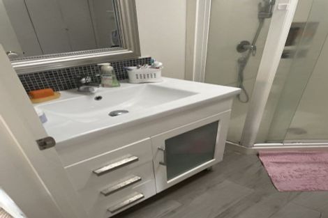 Photo of property in 18 Lorikeet Place, Unsworth Heights, Auckland, 0632