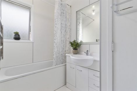 Photo of property in 1/12 Steen Place, Mangere Bridge, Auckland, 2022