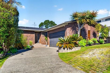 Photo of property in 4 Valdese Rise, Browns Bay, Auckland, 0630