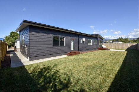 Photo of property in 4 Macrocarpa Lane, Carterton, 5713
