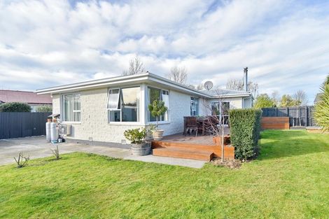 Photo of property in 11 Hannah Place, Redwood, Christchurch, 8051