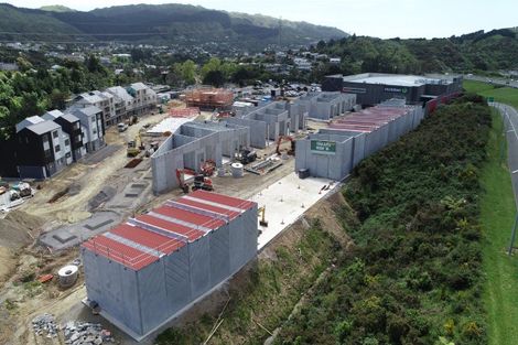 Photo of property in 1 Ara Paiwhenua, Tawa, Wellington, 5028