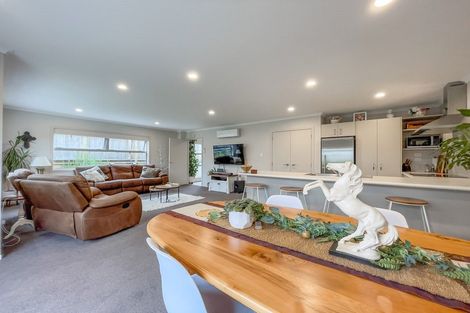 Photo of property in 2/50 Banbury Crescent, Fairfield, Hamilton, 3214