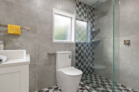 Photo of property in 2/20 Hogans Road, Glenfield, Auckland, 0629