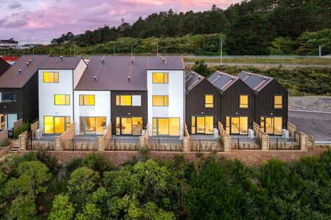 Photo of property in 84 Ara Paiwhenua, Tawa, Wellington, 5028