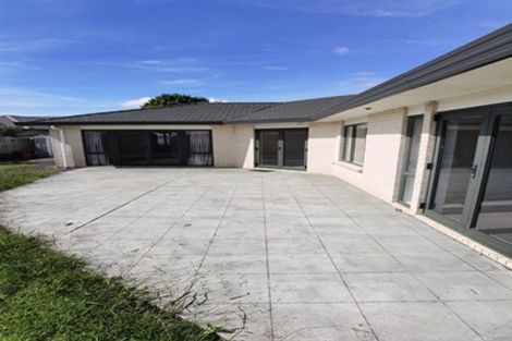 Photo of property in 22 Maghera Drive, East Tamaki Heights, Auckland, 2016