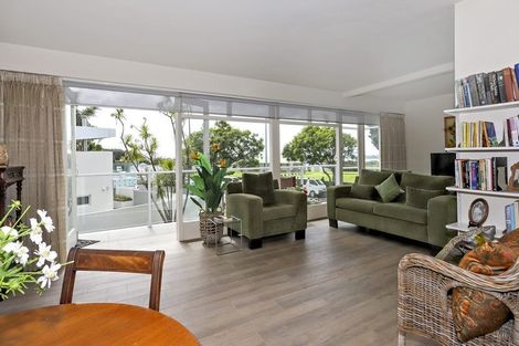 Photo of property in 3/22 Cliff Road, Tauranga, 3110