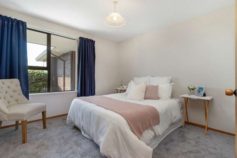 Photo of property in 8 Lowry Avenue, Redwood, Christchurch, 8051