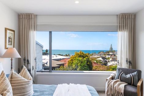 Photo of property in 1 Newhaven Terrace, Mairangi Bay, Auckland, 0630