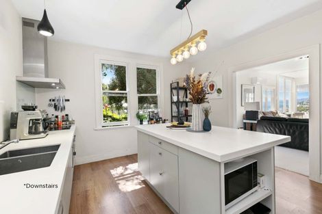 Photo of property in 10 Oriental Terrace, Mount Victoria, Wellington, 6011