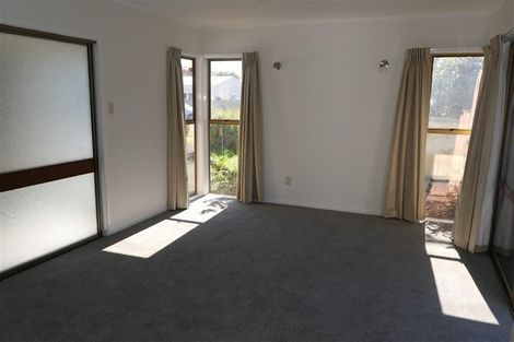 Photo of property in 121 Chivalry Road, Glenfield, Auckland, 0629