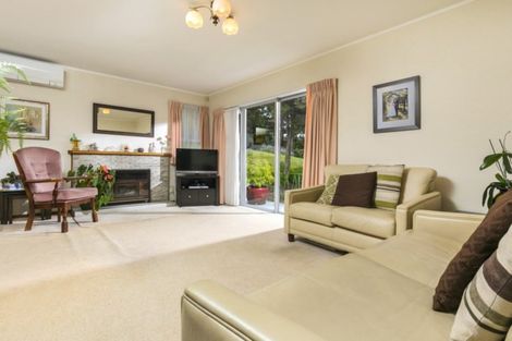Photo of property in 33 Tauhinu Road, Greenhithe, Auckland, 0632