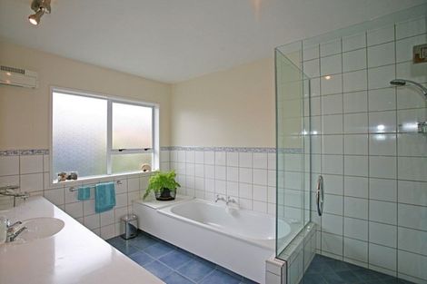 Photo of property in 5 Cherrywood Place, Redwood, Christchurch, 8051